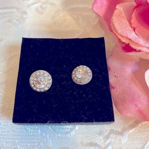 🛍Swarovski Treasure Earrings white Rhodium plated - Picture 1 of 9